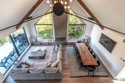 Image de New! Chalet Arendelle| 5 Bedrooms | Hot tub | Tremblant Living