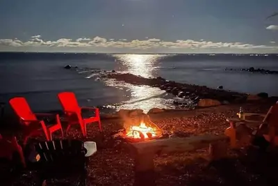 Image de Seasons by the Bay! Waterfront views!