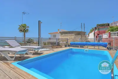 Image de Family cottage in Benajarafe w pool and sea view