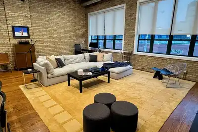 Image de Exclusive 3br Fulton Market Loft + Private Rooftop Lounge