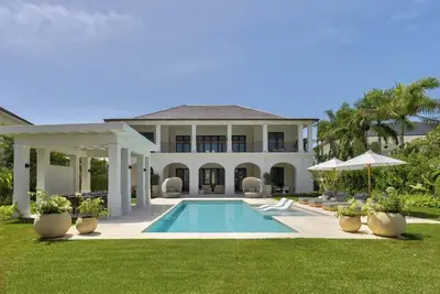 Image de Hacienda A43 Timeless Elegance with Modern Comfort