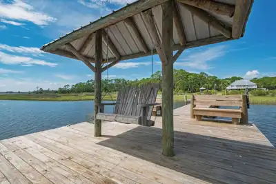 Image de Bay Breeze - Waterfront with Boat Dock, Helipad!