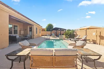 Image de WoodHaven, Amazing Interior, Stunning Backyard, Combined Pool & Spa 11 x 20 Feet