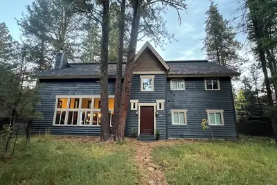 Image de The Conifer Lodge in heart of Mccall. Central location for large gatherings!