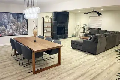 Image de Family-Friendly 4-Bedroom Retreat with Game Room and Outdoor Seating