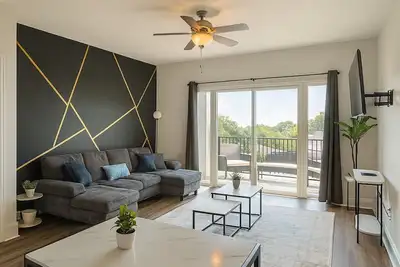 Image de 🏙 Luxury 2br Condo | Steps from Uab Campus 5b