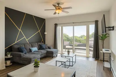 Image de 🏙 Luxury 2br Condo | Steps from Uab Campus 5a