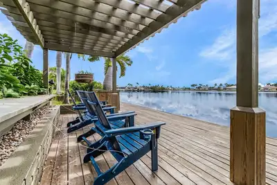 Image de Villa Dolphin – Waterfront at 8-Lakes Area