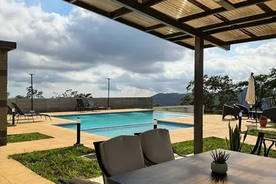 Image de New, Peaceful Bonavista Home!