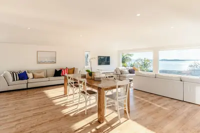 Image de Springcombe Sunset - St Heliers Beach House