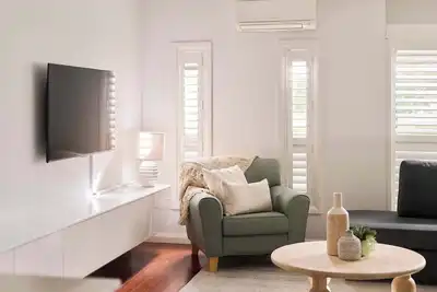 Image de Leafy Dickson Home Close to Shops & Cafés