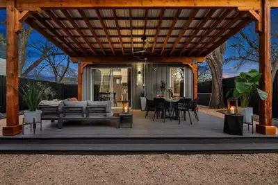 Image de Modern Home with Hot Tub | Near Downtown