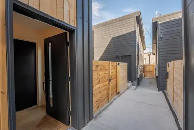 Image de 2br Townhome 5-min Walk to Lake & 10-min Rail to Empower Field