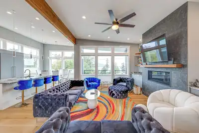 Image de Fenced Yard, Water & Island Views: Anacortes Home!