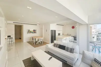 Image de Miklat Bright & Family Friendly Near Beach by FeelHome