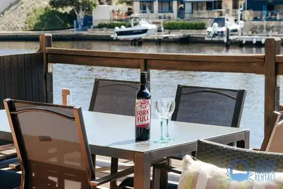 Image de Canal apartment with Jetty