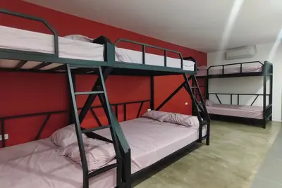 Image de Outdoor 5-story hotel resort in Lakewoods, Los Banos, Laguna Philippines