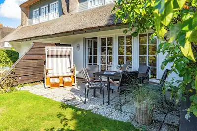 Image de Spacious vacation apartment Rüm hart on Sylt with terrace for max. 5 persons.