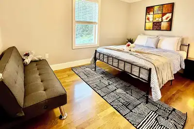 Image de Chic 3br1. 5ba City Stay - Near T + Parking