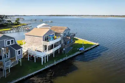 Image de New Listing! Water Views, Sunsets and Much More!