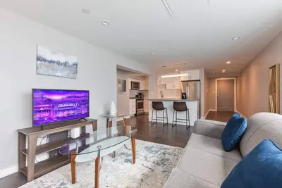 Image de City Apt Steps from Boston Waterfront