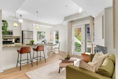 Image de 13th Ave • Dt Calgary • 2bd 2ba • Sleeps 5