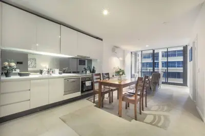 Image de Urban living luxurious 2br1ba apt in Melbourne Cbd
