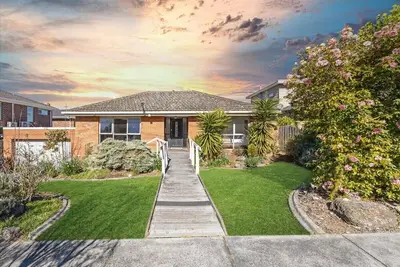 Image de Welcome to your stylish retreat in the heart of Doncaster East!