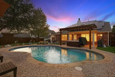 Image de 4br Near At&T Stadium |Pool, MiniGolf, Cinema