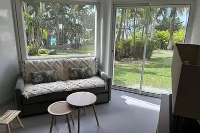 Studio spacieux en bord de mer et refait à neuf