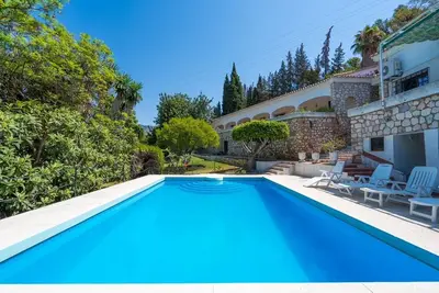 Image de Luxury villa with private tennis court and pool