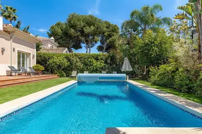 Image de Luxury villa, jacuzzi, pool. 4 min walk to beach