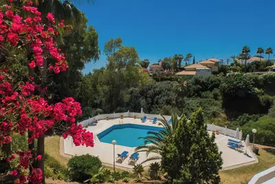 Image de Beautiful, large townhouse with pool