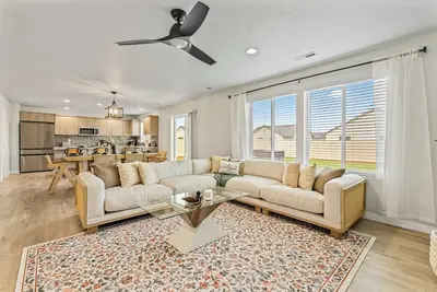 Image de Spacious 6br Sleeps 22 with Playground, Basketball