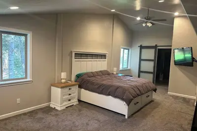 Image de Charming 1-bedroom shop apartment on 5 acres in quiet culdasac