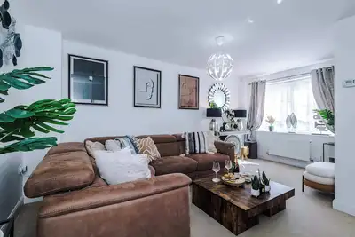 Image de Stylish Stoke-on-Trent 3 Bed - Parking, Long Stays