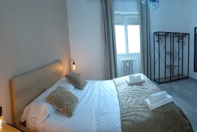 Image de Appartement 'Cominio 56 - Près du Métro A' avec Balcon et Climatisation