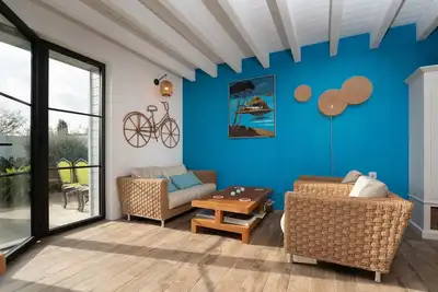 Image de Maison de vacances 'La Maison Bleue Domainedecolomban' avec Wi-Fi