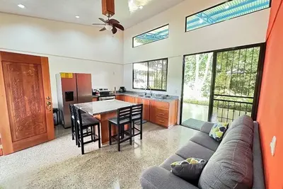 Image de Jungle getaway, visit our fascinating home in the rain forest and by the river!