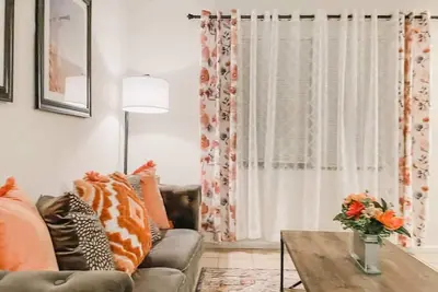 Image de Affordable Retro Retreat | 80s Townhouse | 2 BDRMs