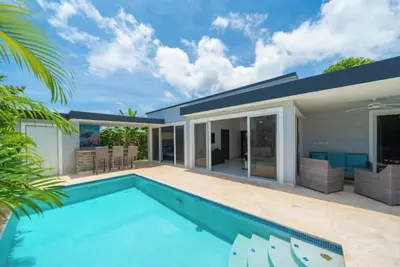 Privacy • Luxury • Location • 2 King Beds