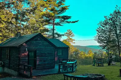 Image de Views, Pines & Perfect Vibes