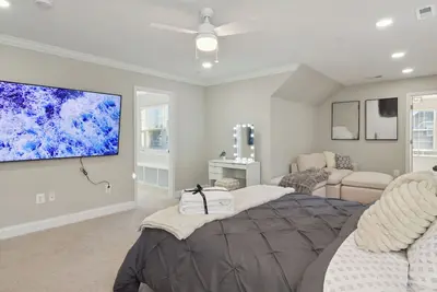 Image de Spacious 5-bedroom house with fitness room and Ac in pleasant Silver Spring