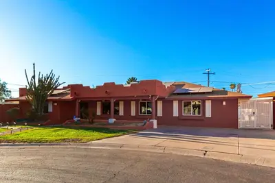 Image de 5br w/ Heated Pool & Spa Next To Downtown Chandler