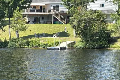 Image de Spacious 5-bedroom lake house on Akers Pond in Errol