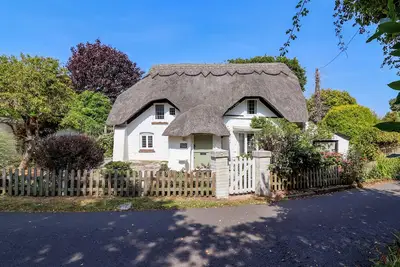 Image de Smugglers Cottage, pet friendly, with open fire in Barton On Sea