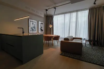 Image de One bedroom, one bathroom luxury residence with concierge services & Laundry