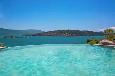 Image de 4br Garden Villa • Private Pool • Aegean Elegance