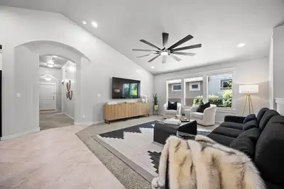 Image de New - Tuscany Retreat- single level and clean!