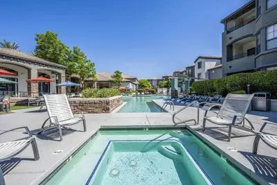 Boulevard Stays - Glendale Stadium